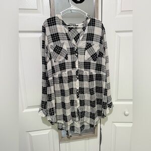Torrid black and white plaid shirt